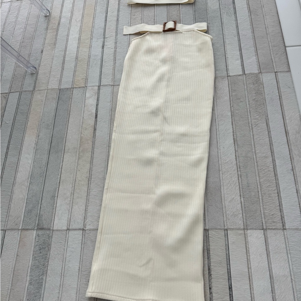 Elegant Cream Ribbed Skirt